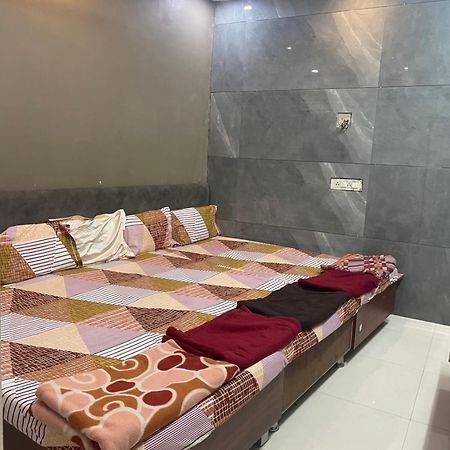 Satguru Guest House Ujjain Exterior photo