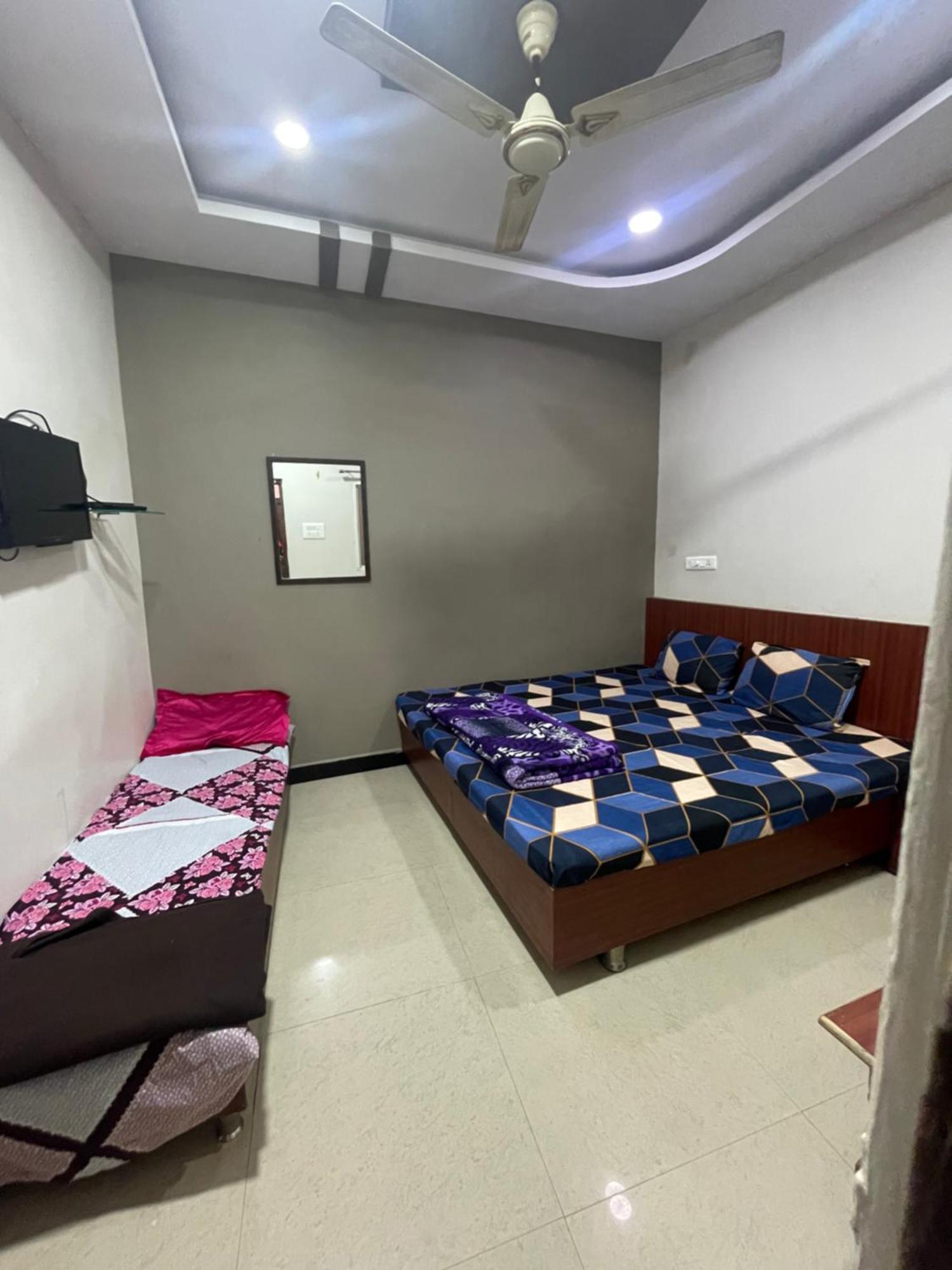 Satguru Guest House Ujjain Exterior photo