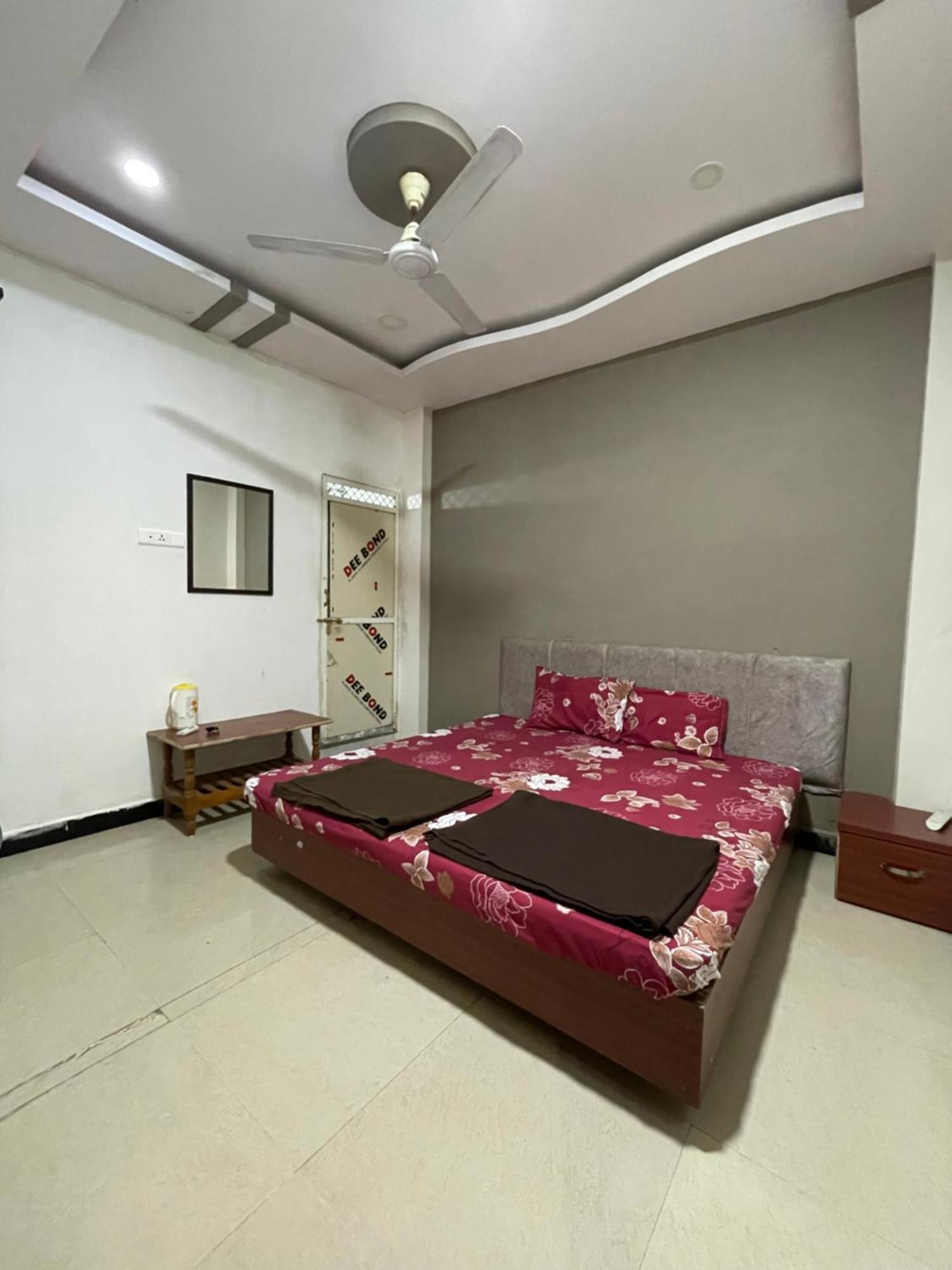 Satguru Guest House Ujjain Exterior photo